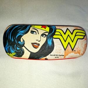 DC Wonder Woman brand" Stay Focused" 2.00 strength readers.